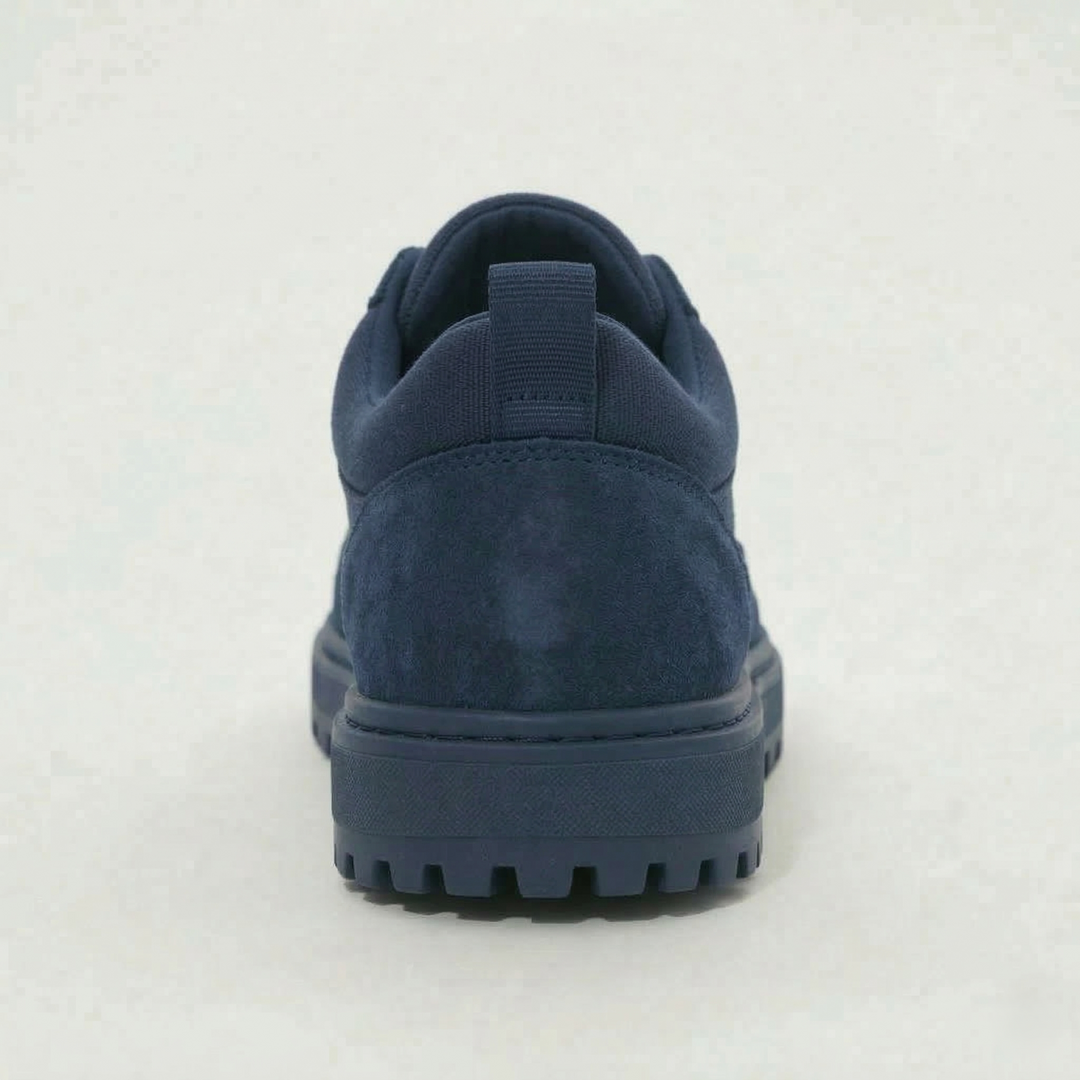 Scarpe Clevrii Suede blu navy — dettaglio della suola in gomma carrarmato antiscivolo.